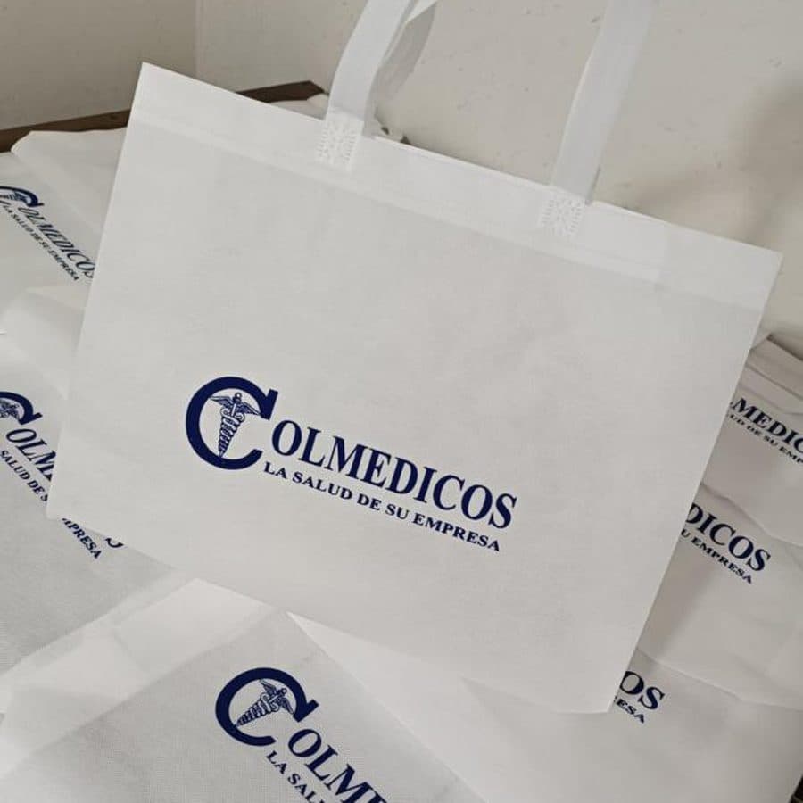 Bolsa de tela con cargaderas cosidas y fuelle en la base