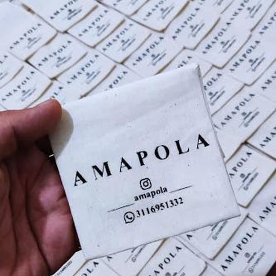 Sobre en liencillo de algodón con broche metálico